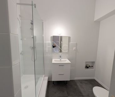 T3 rénové de 71 m² - rue Jean Claude Vivant à Villeurbanne - Photo 5