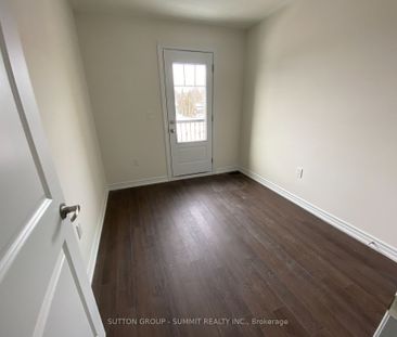 Townhouse For Lease | W8130100 - Photo 2