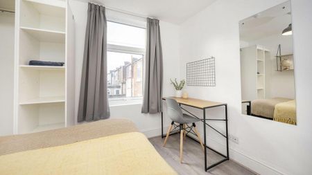 1 bedroom in a house share to rent - Photo 4