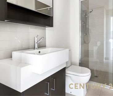 Stylish 1-Bed in Prime Location - Photo 2