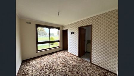 Large place to call home - Photo 4