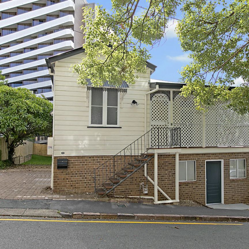 Renovated Inner-City Worker's Cottage – Walk to Everything! - Photo 1