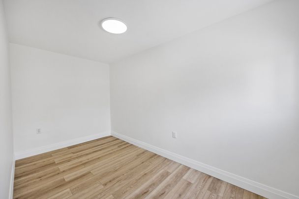 For Lease - 338 Old Mosley Street Unit# Unit 2, Wasaga Beach, Ontario - Photo 1