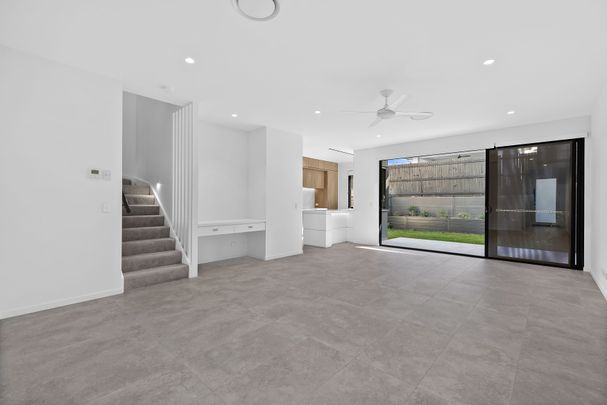 Elegance and Luxury in Everton Park - Photo 1