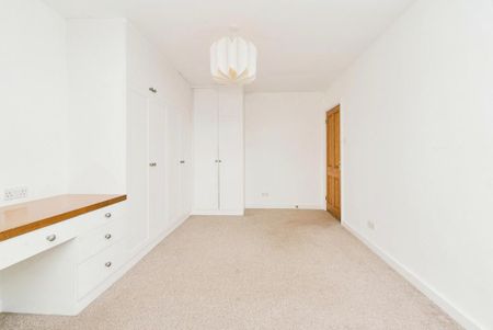 3 bedroom flat to rent - Photo 3