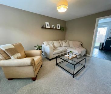 3 bedroom semi-detached to let - Photo 2