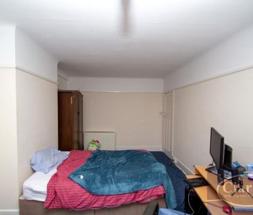 4 bedroom detached house to rent - Photo 4