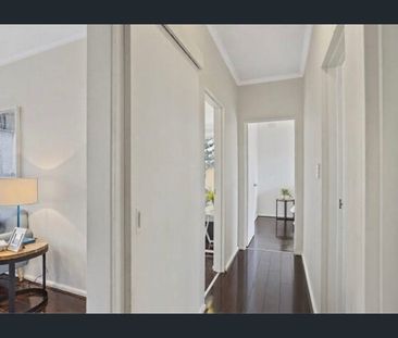 Stylish 2 Bedroom Apartment with Car Park in the Heart of Armadale - Photo 1