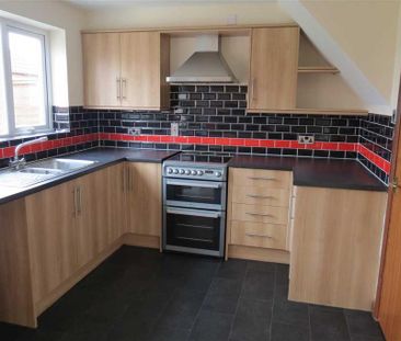 2 bedroom semi-detached house to rent - Photo 3
