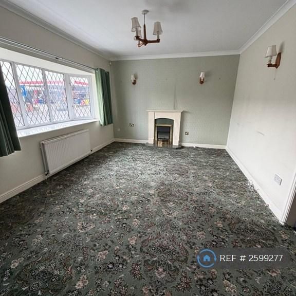 4 bedroom semi-detached house to rent - Photo 1