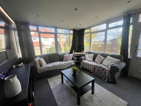 Becketts Park Crescent - Photo 4