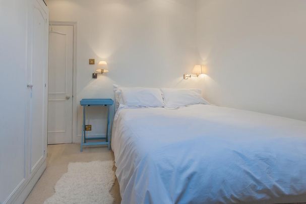 3 bedroom flat to rent - Photo 1