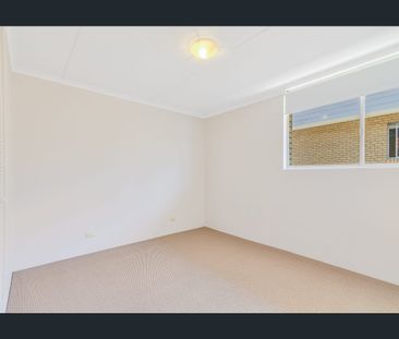 CENTRAL COOLANGATTA TWO BEDROOM UNIT - Photo 2