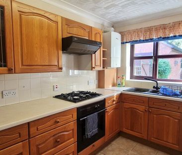Oaktree Close - Photo 3