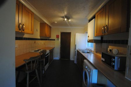 5 bedroom detached house to rent - Photo 5