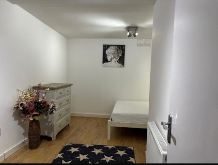2 Bed Flat, London, SW19 - Photo 4