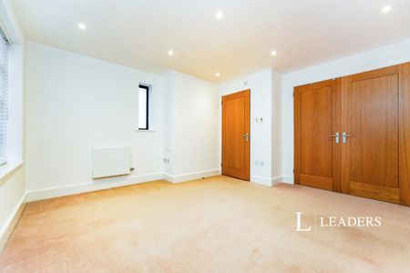 Detached house to rent - Photo 3