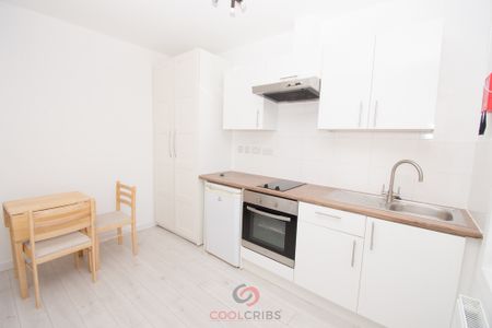 Warwick Road, Earls Court, London, SW5 - Photo 3