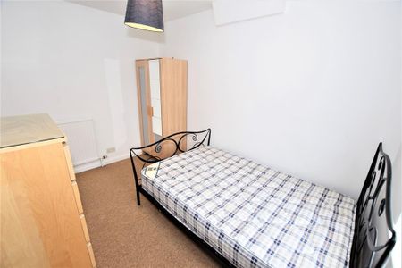 1 bedroom in a house share to rent - Photo 4