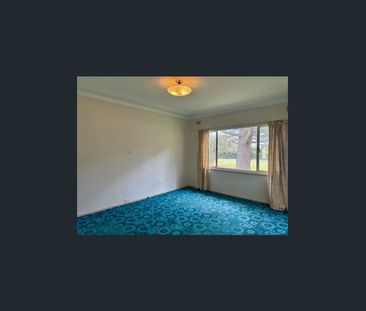 Charming older style home - Photo 1