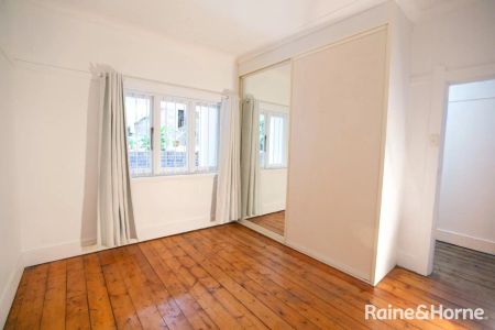 Apartment with 2 bedrooms & 1 bathroom - Photo 4