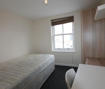 4 bedroom flat to rent - Photo 6