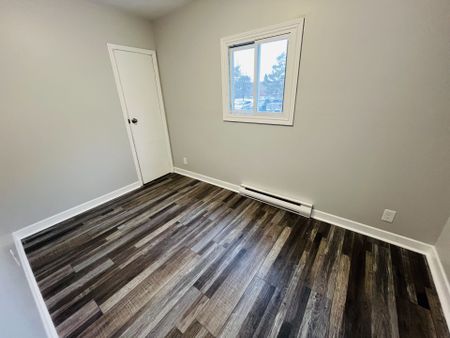 For Lease - 122 SIDNEY Street, Belleville, Ontario - Photo 4