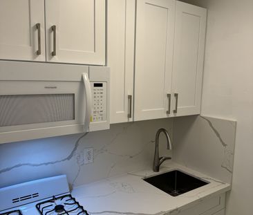 For Lease - 347 Walmer Road Unit# Studio, Toronto, Ontario - Photo 3
