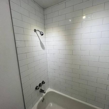 1 1/2 tout compris avec internet décembre - Photo 4