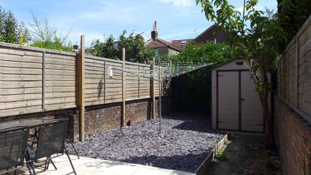 Stylish Double Room With Ensuite - Photo 5
