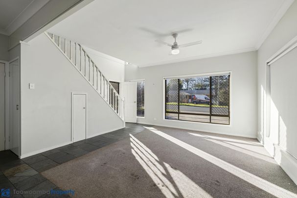 This impeccably presented brick townhouse is sure to impress! - Photo 1
