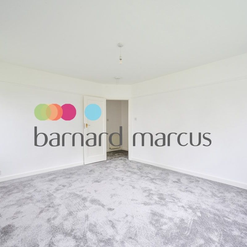 Plough Lane, WALLINGTON - Photo 1