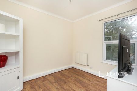 3 bedroom flat to rent - Photo 3