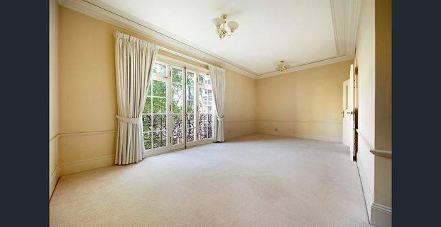 Provincial Style in the Heart of Toorak - Photo 1