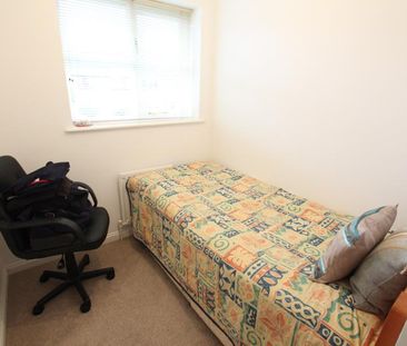 Bloomfield Close, Woking, Surrey, GU21 - Photo 6