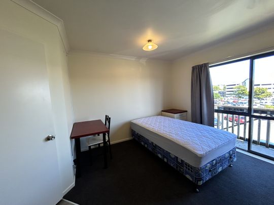 *** Furnished Accommodation *** - Photo 1