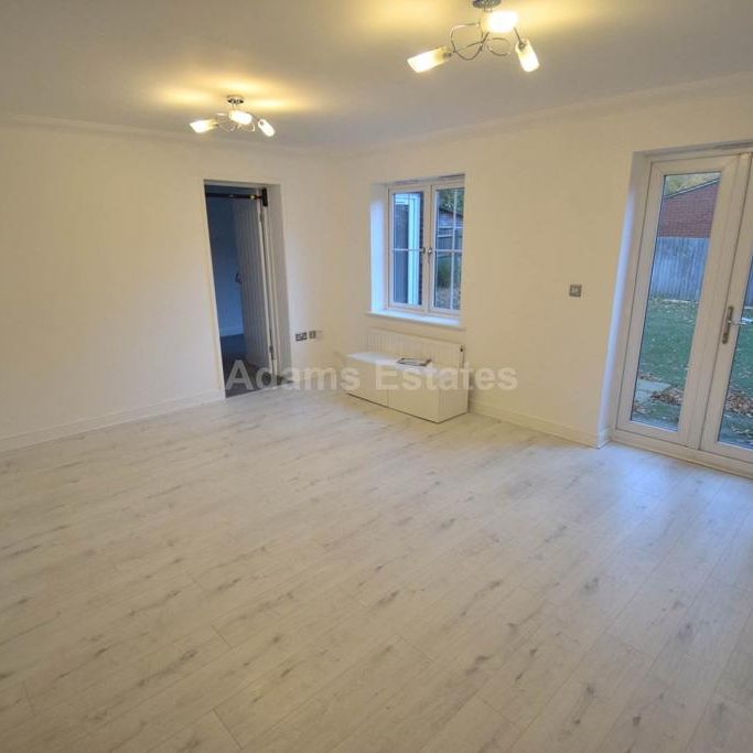 4 bedroom link detached house to rent - Photo 1