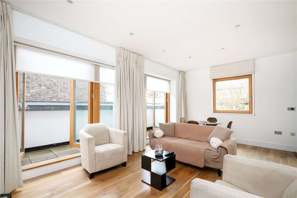 A spacious penthouse in central Putney. - Photo 1