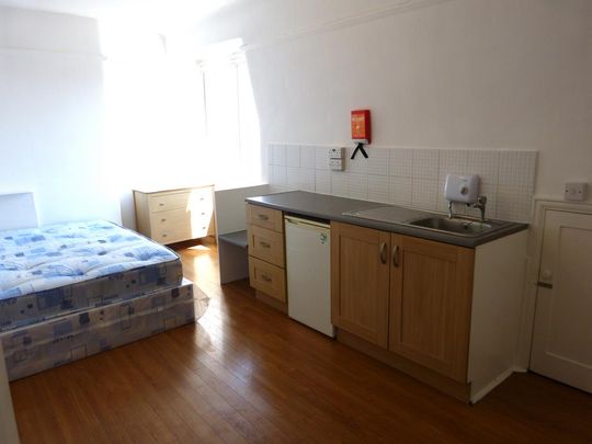 Studio to rent - Photo 1