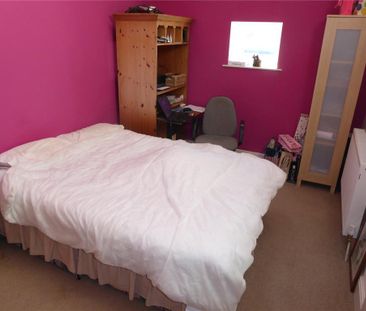 3 bedroom end of terrace house to rent - Photo 4