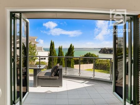 Room for Everyone Ã¢€“ Breathtaking Views in Matakatia Bay! - Photo 3
