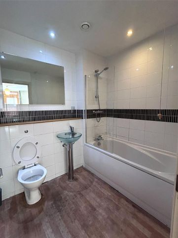 2 bedroom apartment to rent - Photo 4