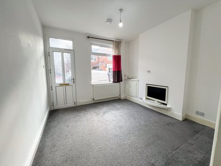2 Bed Terraced House, Cecilia Road, LE2 - Photo 2