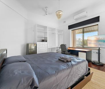 ROOM RENTAL: Large fully furnished rooms with bills included - Photo 2