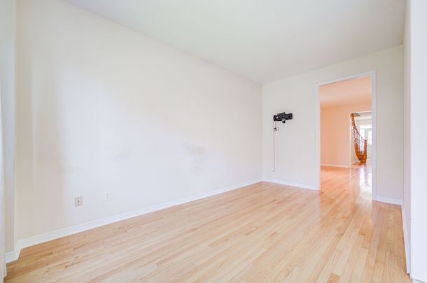 For Lease - 30 London Pride Drive, Richmond Hill, Ontario - Photo 1