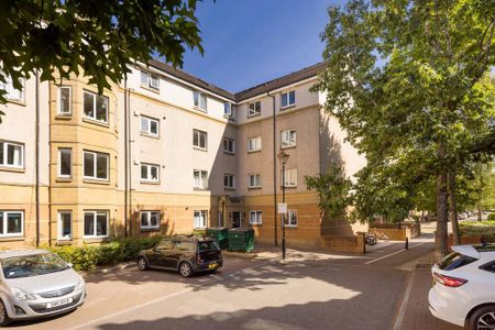 3 bedroom flat to rent - Photo 2