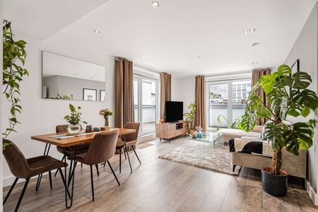 An impressive two bedroom apartment with a private terrace. - Photo 2