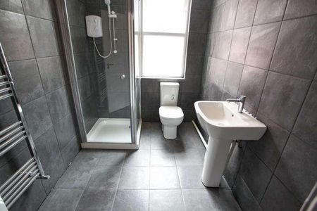 Sheil Road, L6 - Photo 2