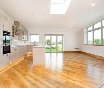 4 bedroom semi-detached house to rent - Photo 5