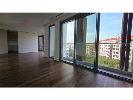 3 room luxury Flat for rent in Lisbon, Portugal - Photo 4